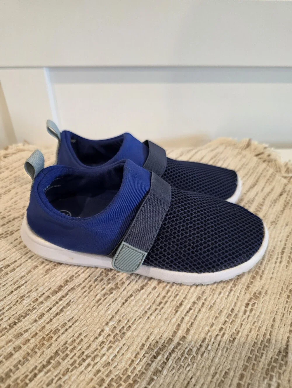 🌊 Cat & Jack Boys Girls Kids Size 12 Pull On Velcro Water Shoes